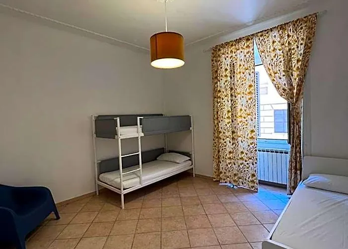 Signorina In Hostel *