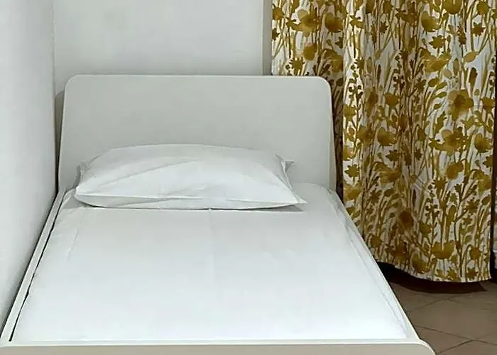 Signorina In Hostel *